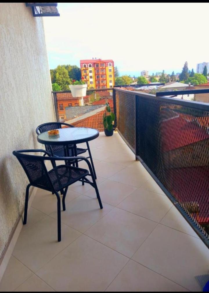Apartamento Aura Kutaisi Exterior foto